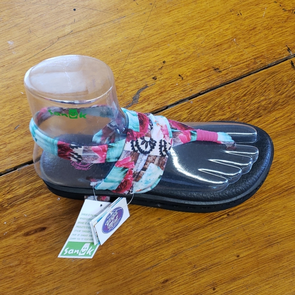 Sanuk Sandals NWT
